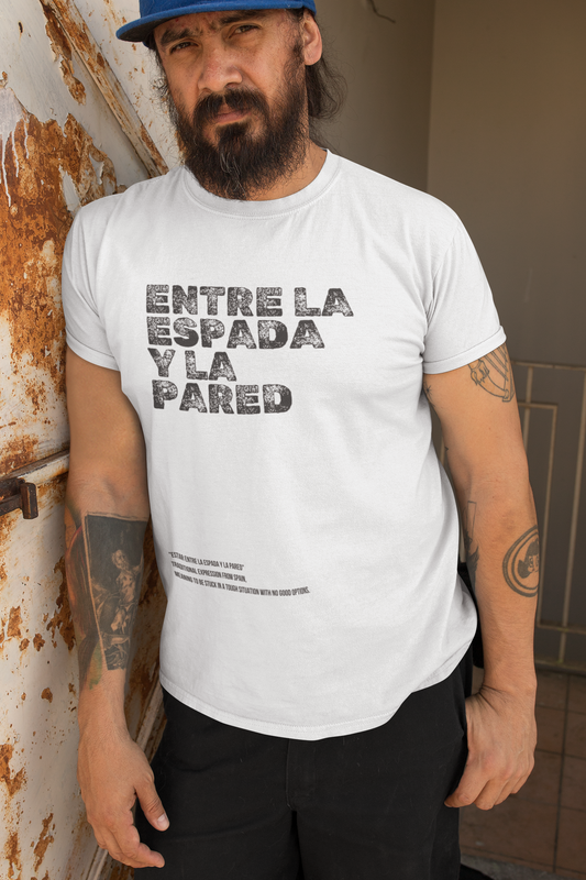 Entre la espada y la pared - t-shirt